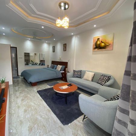 Gilles Golden Palace Abomey-Calavi Luaran gambar