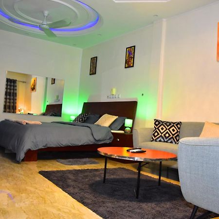 Gilles Golden Palace Abomey-Calavi Luaran gambar