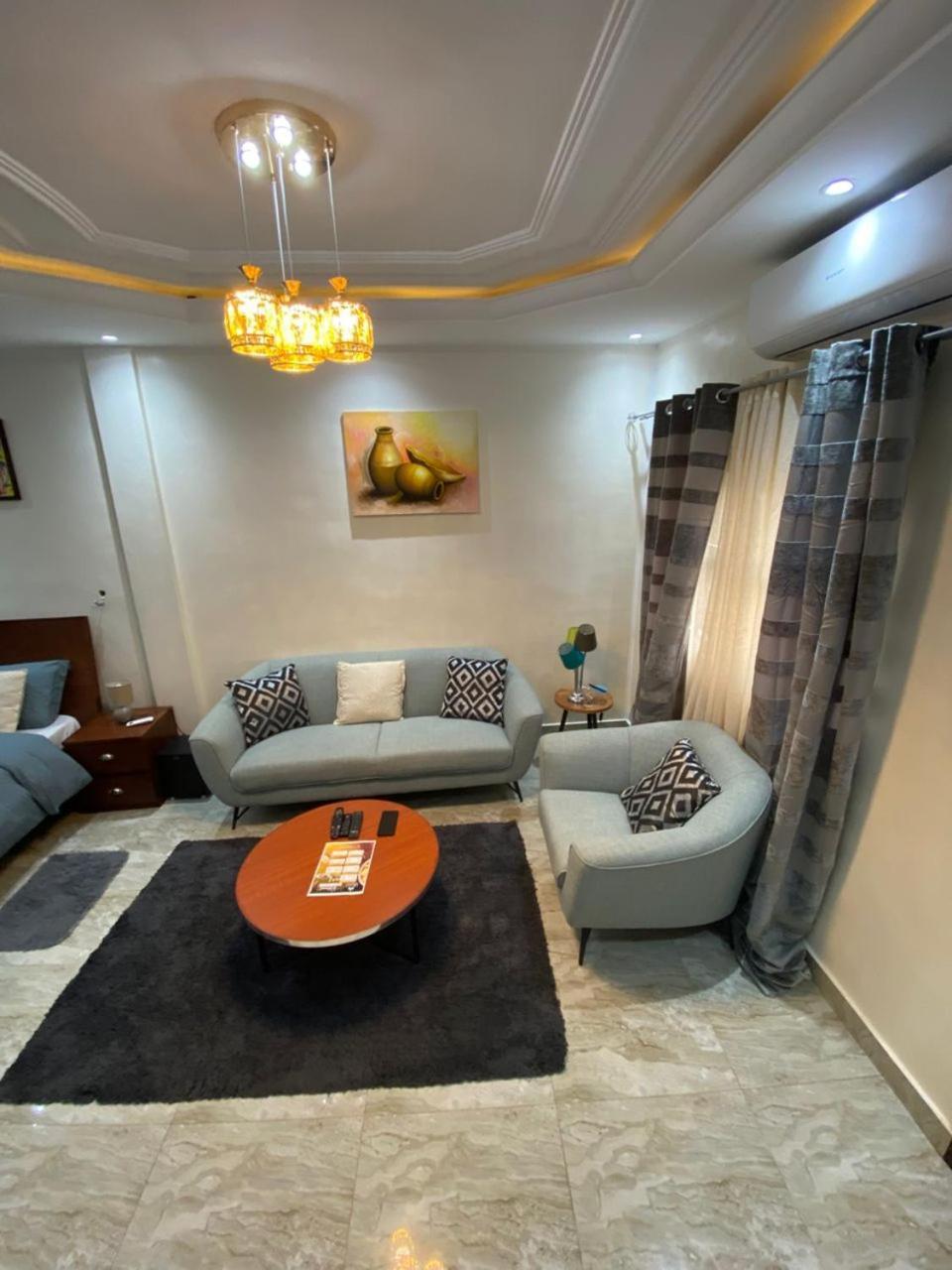 Gilles Golden Palace Abomey-Calavi Luaran gambar
