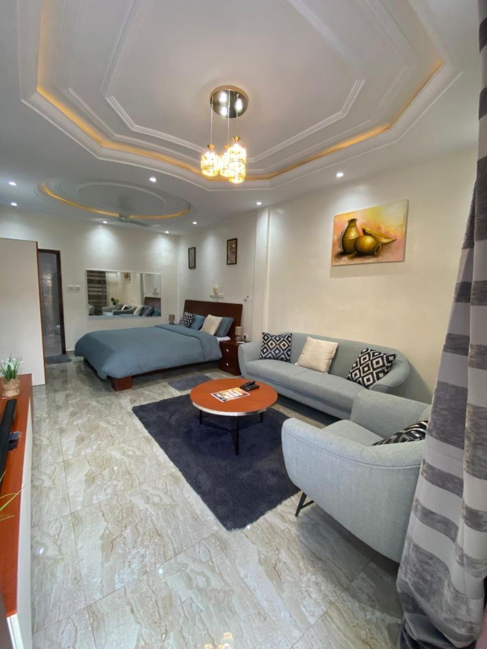 Gilles Golden Palace Abomey-Calavi Luaran gambar