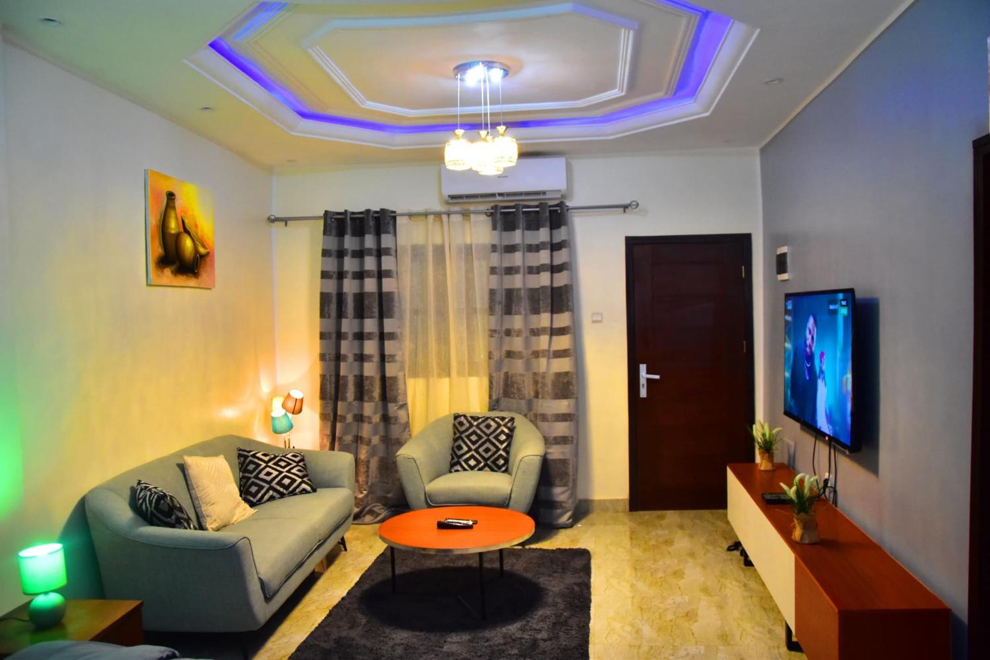 Gilles Golden Palace Abomey-Calavi Luaran gambar