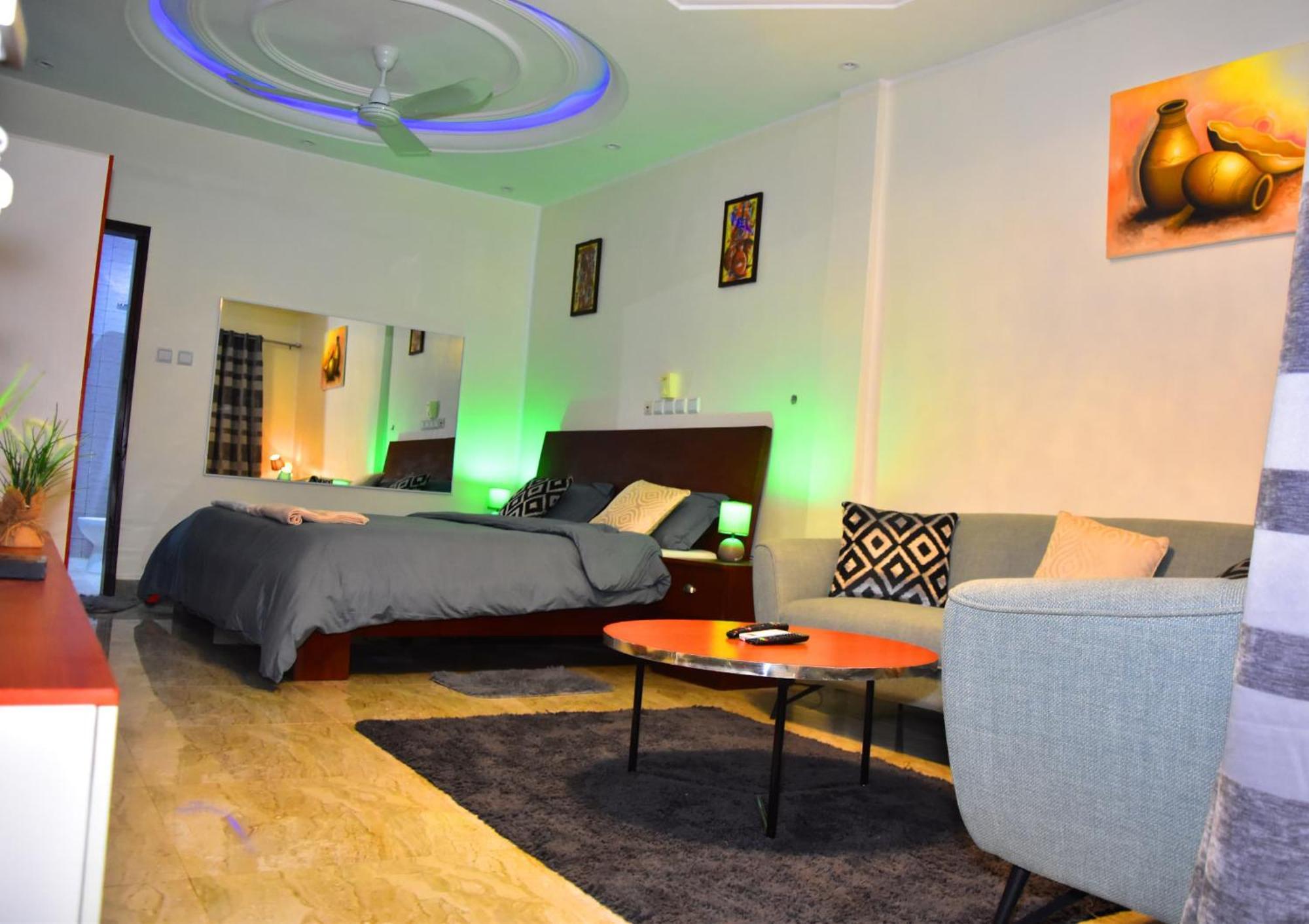 Gilles Golden Palace Abomey-Calavi Luaran gambar